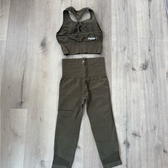 Gymshark Workout Set - Picture 2 of 2